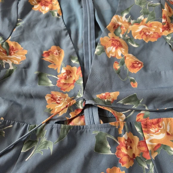 Ĺulu's Best Day of My Life Dusty Sage Floral Print Midi Dress Size S - Picture 4 of 6